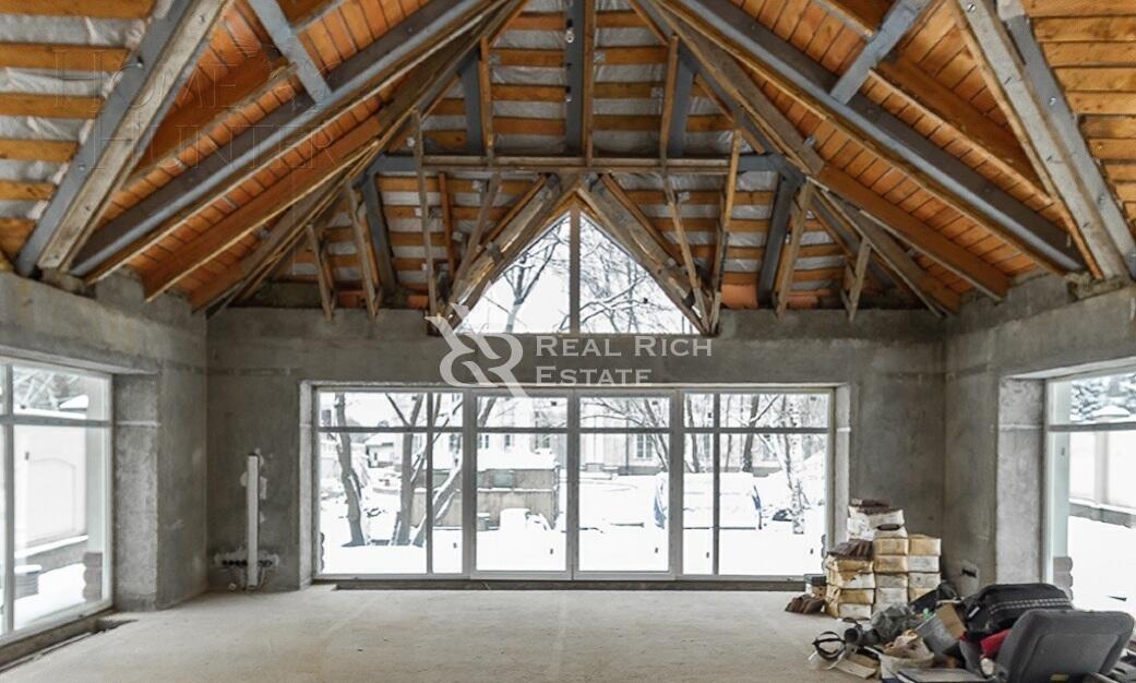 2-этажный коттедж 2 200 м² без отделки