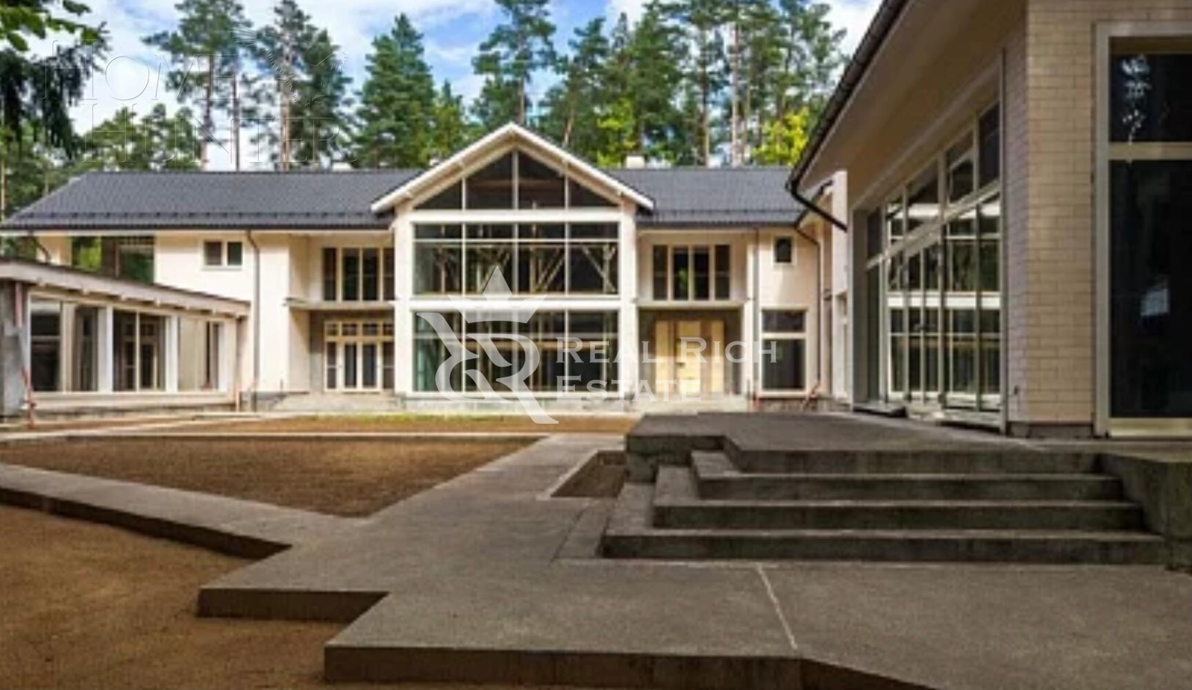 2-этажный коттедж 2 400 м² без отделки