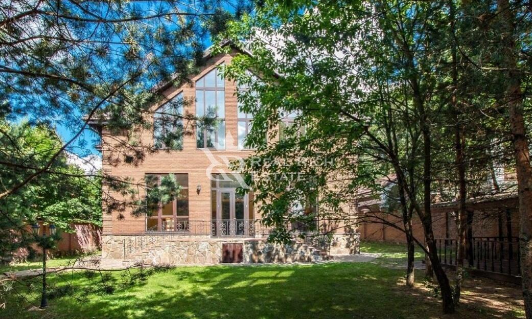 2-этажный коттедж 980 м² с отделкой