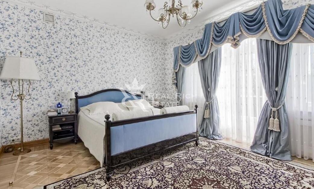 2-этажный коттедж 1 800 м² без отделки