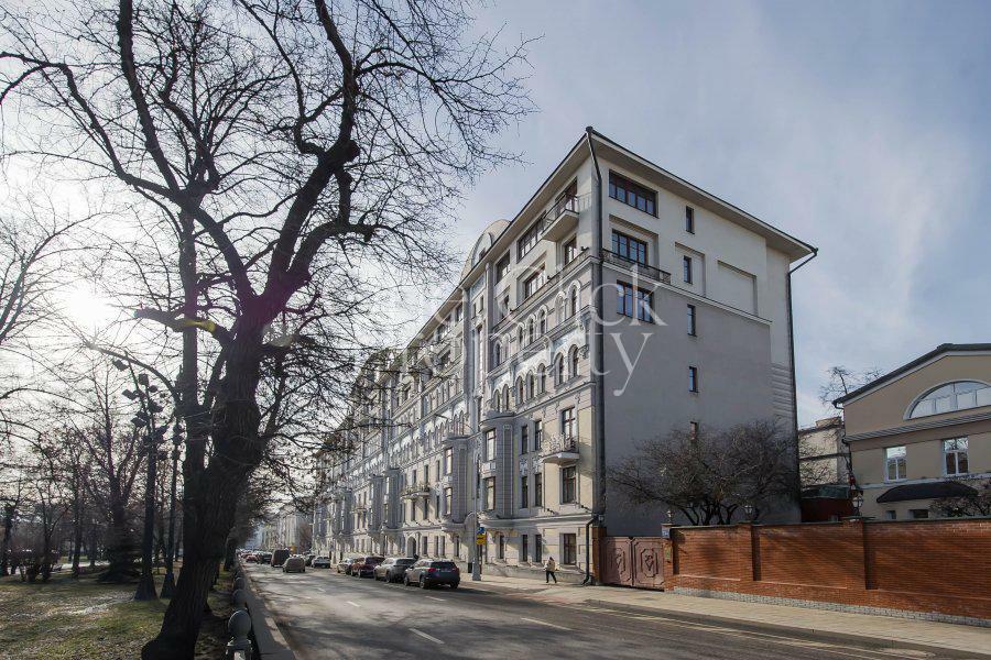 4-КОМН. КВАРТИРА С ОТДЕЛКОЙ 180 М² НА 2 ЭТАЖЕ