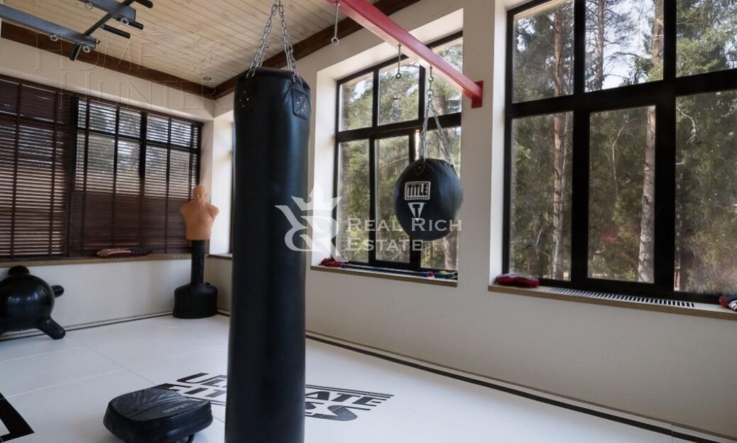 2-этажный коттедж 1 040 м² с отделкой