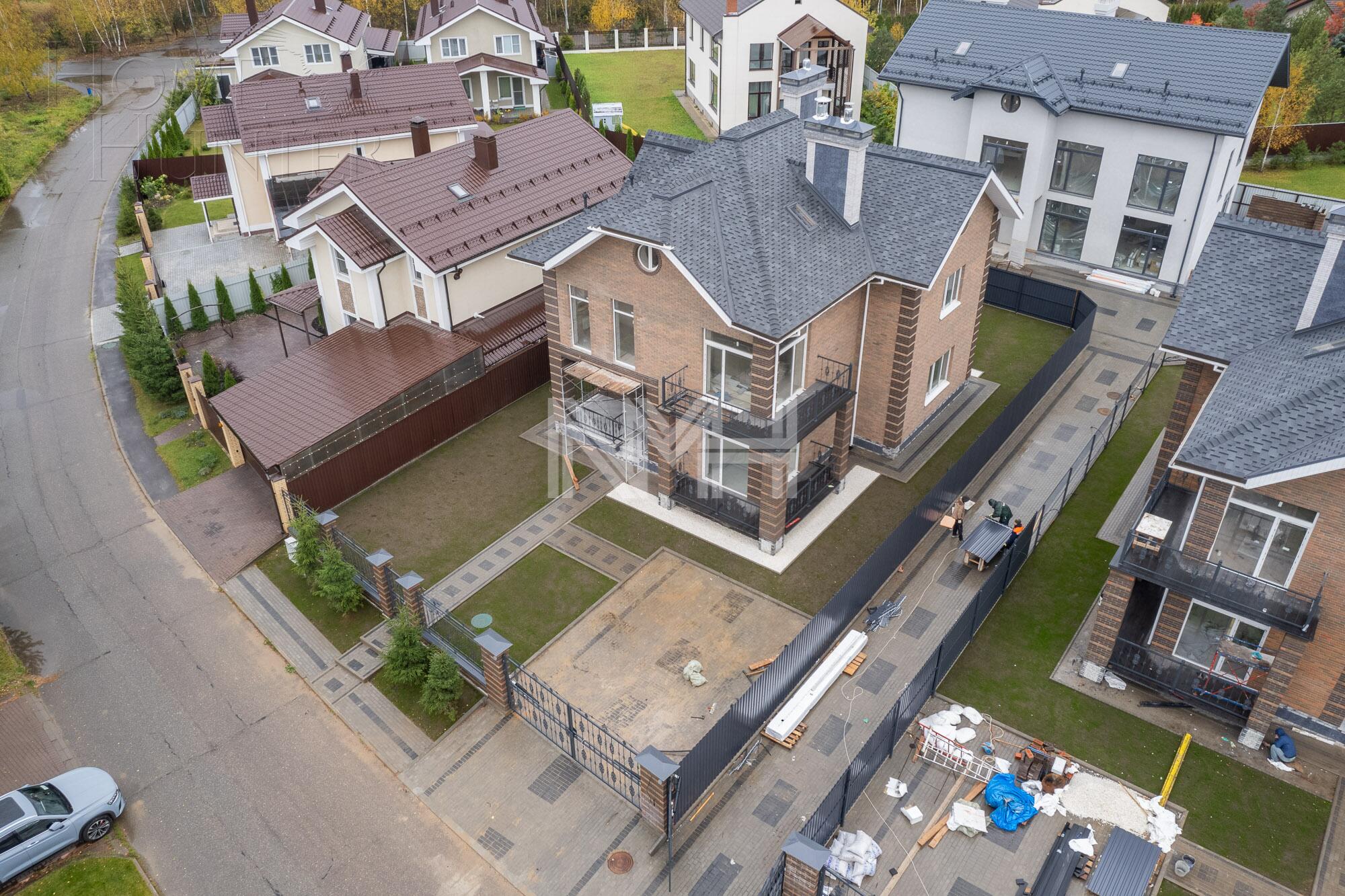 2-этажный коттедж 313 м² без отделки