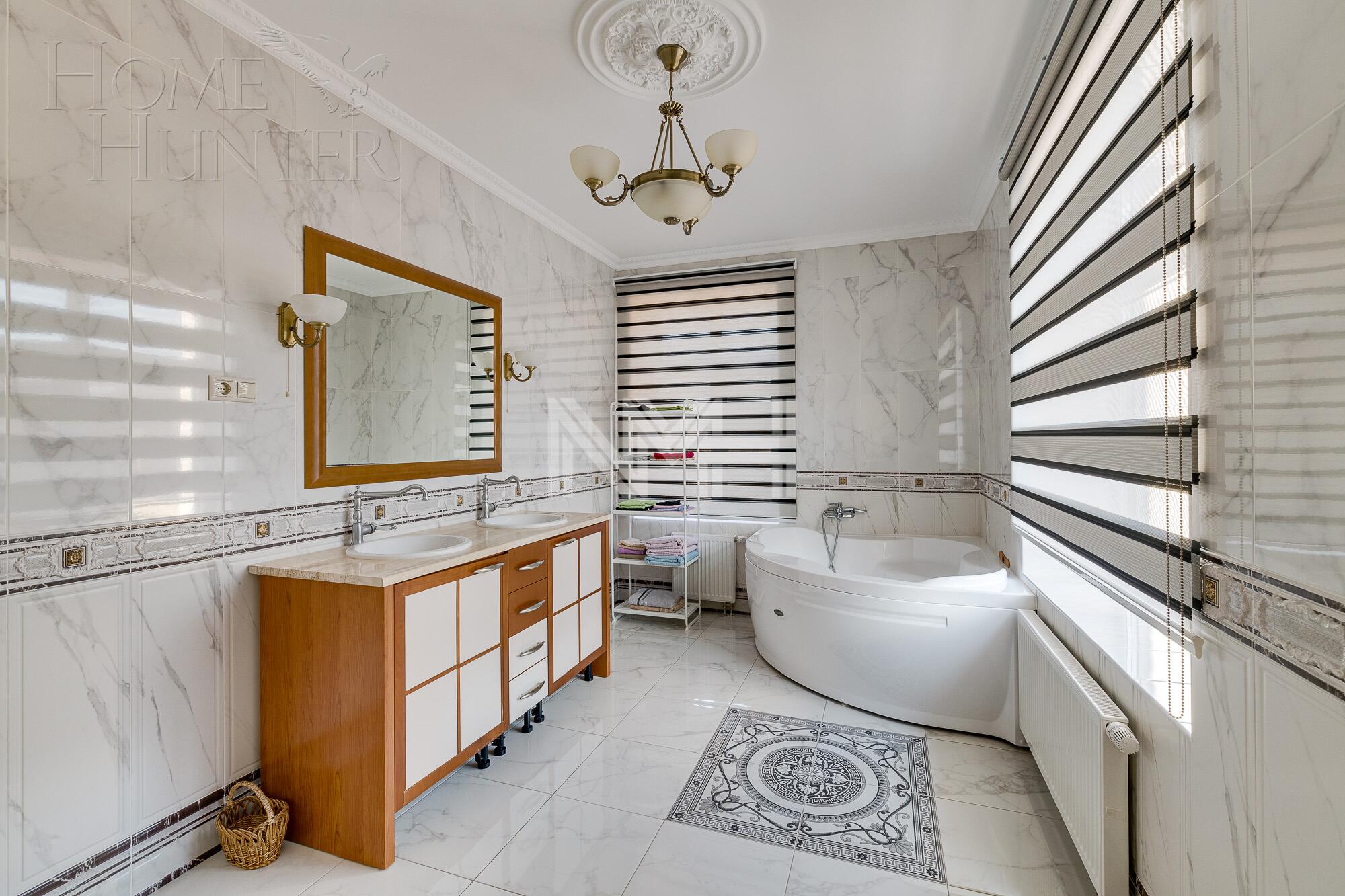 2-этажный коттедж 1 300 м² с отделкой