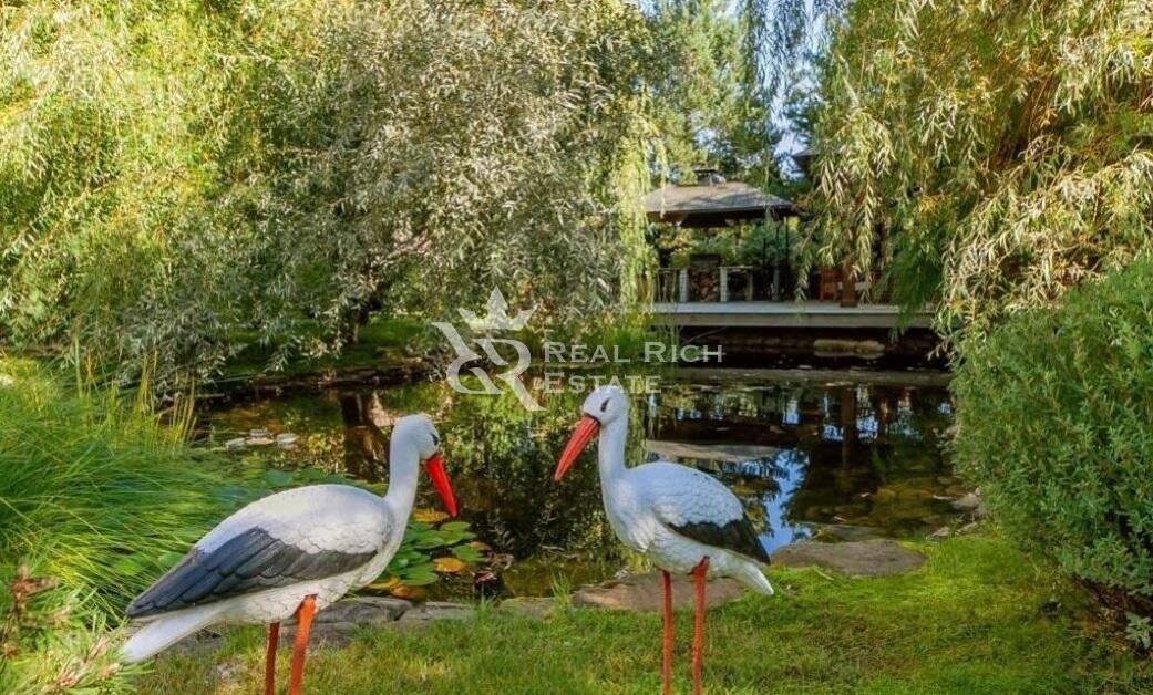 2-этажный коттедж 1 800 м² без отделки