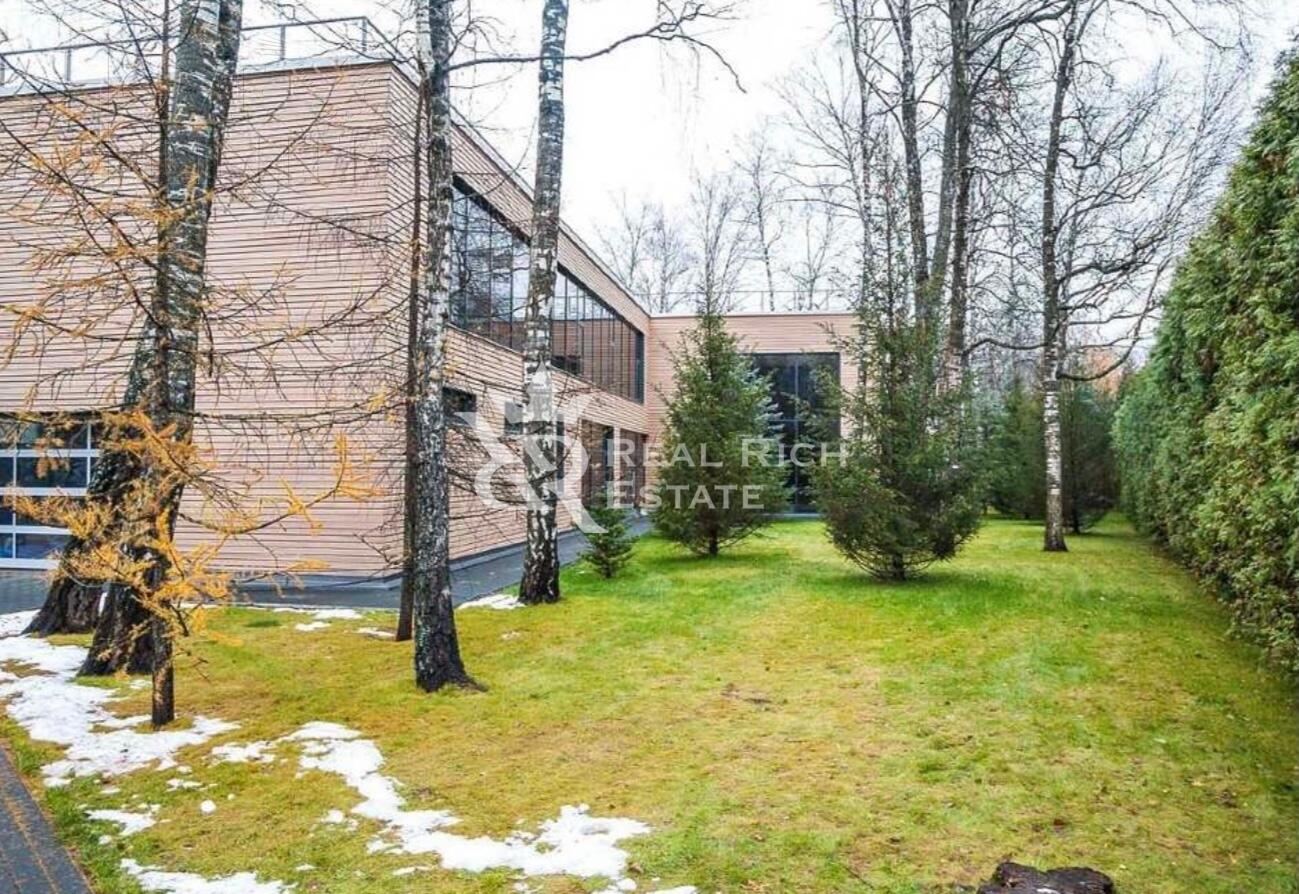 2-этажный коттедж 2 500 м² с отделкой