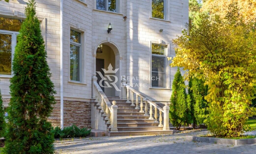 2-этажный коттедж 700 м² с отделкой