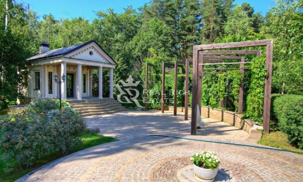 2-этажный коттедж 1 360 м² с отделкой