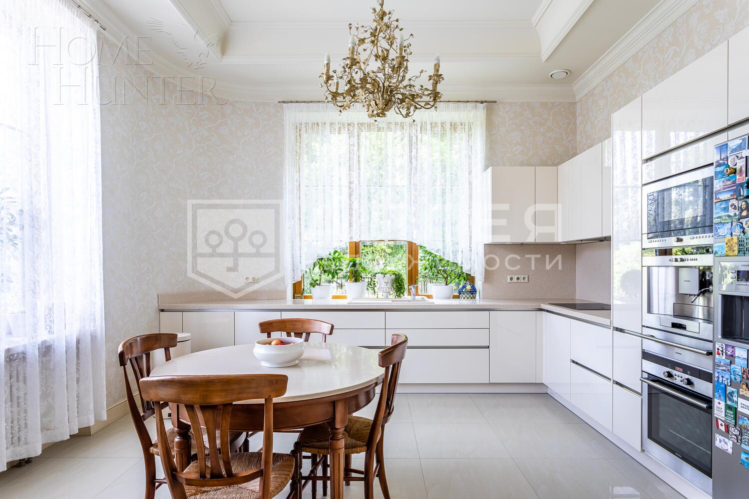 3-этажный коттедж 650 м² с отделкой