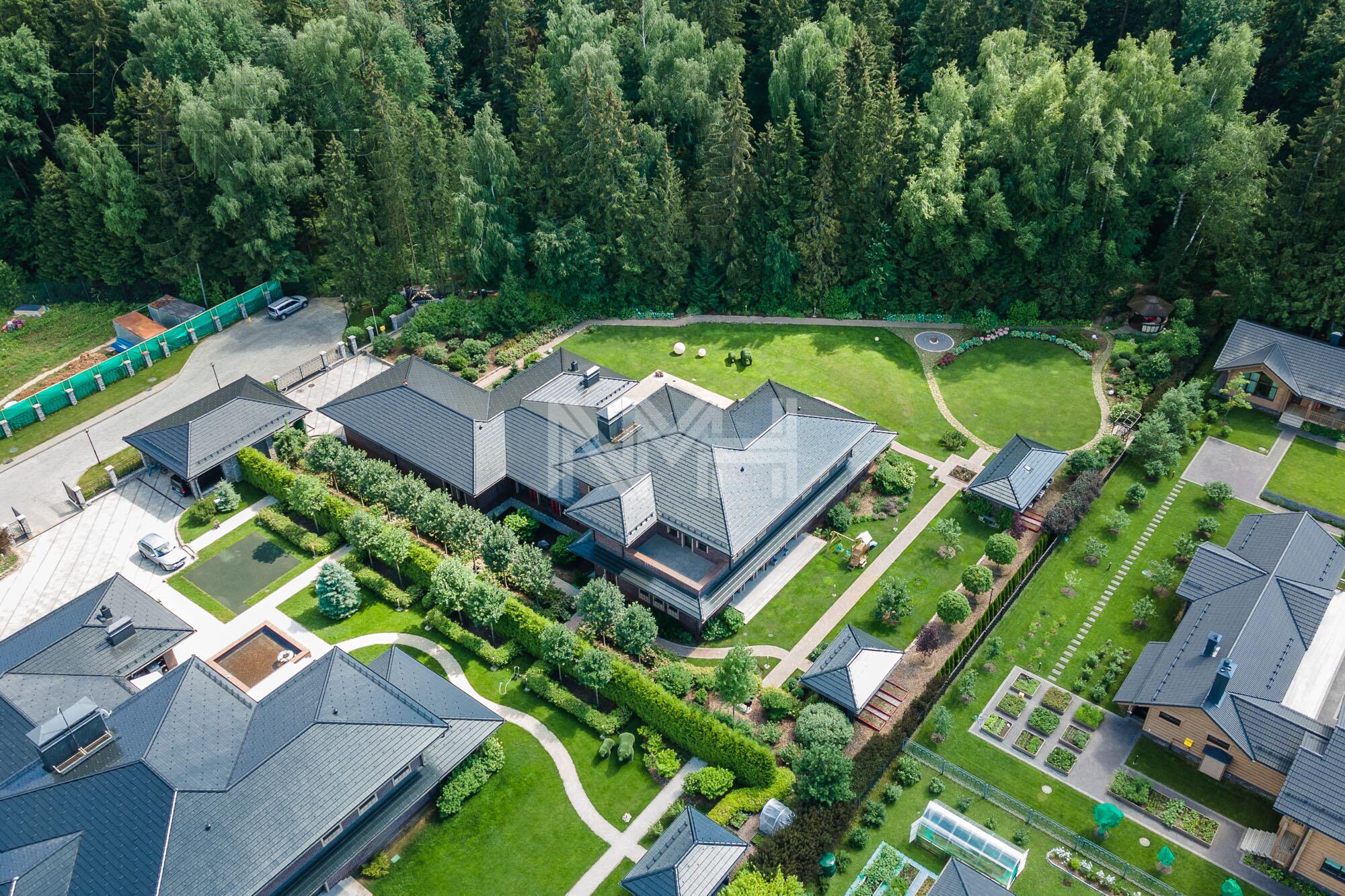 2-этажный коттедж 655 м² с отделкой