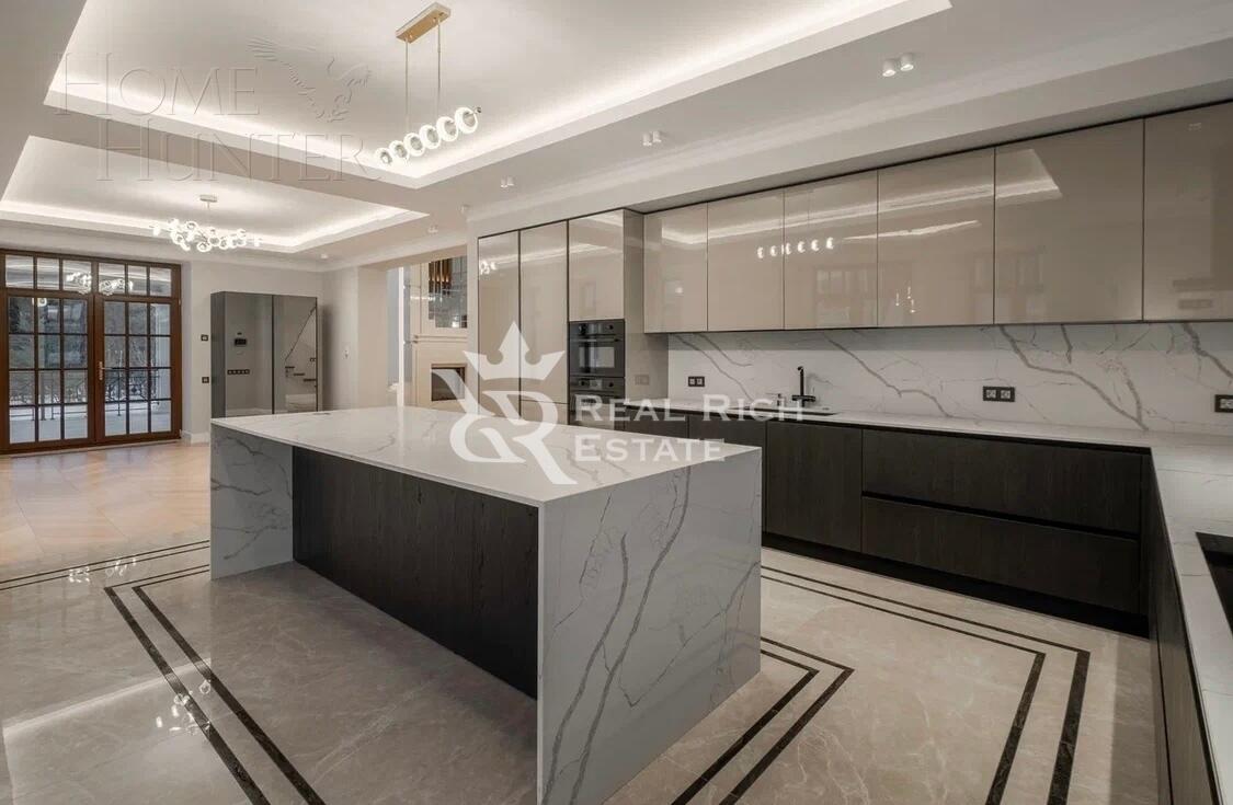 2-этажный коттедж 800 м² с отделкой