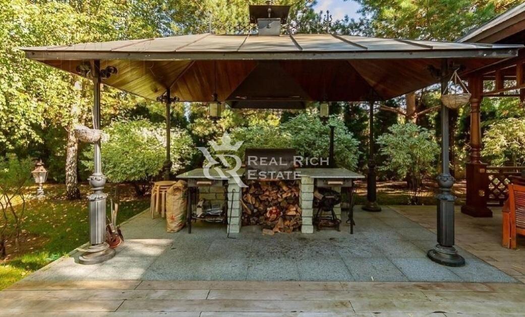 2-этажный коттедж 1 800 м² без отделки