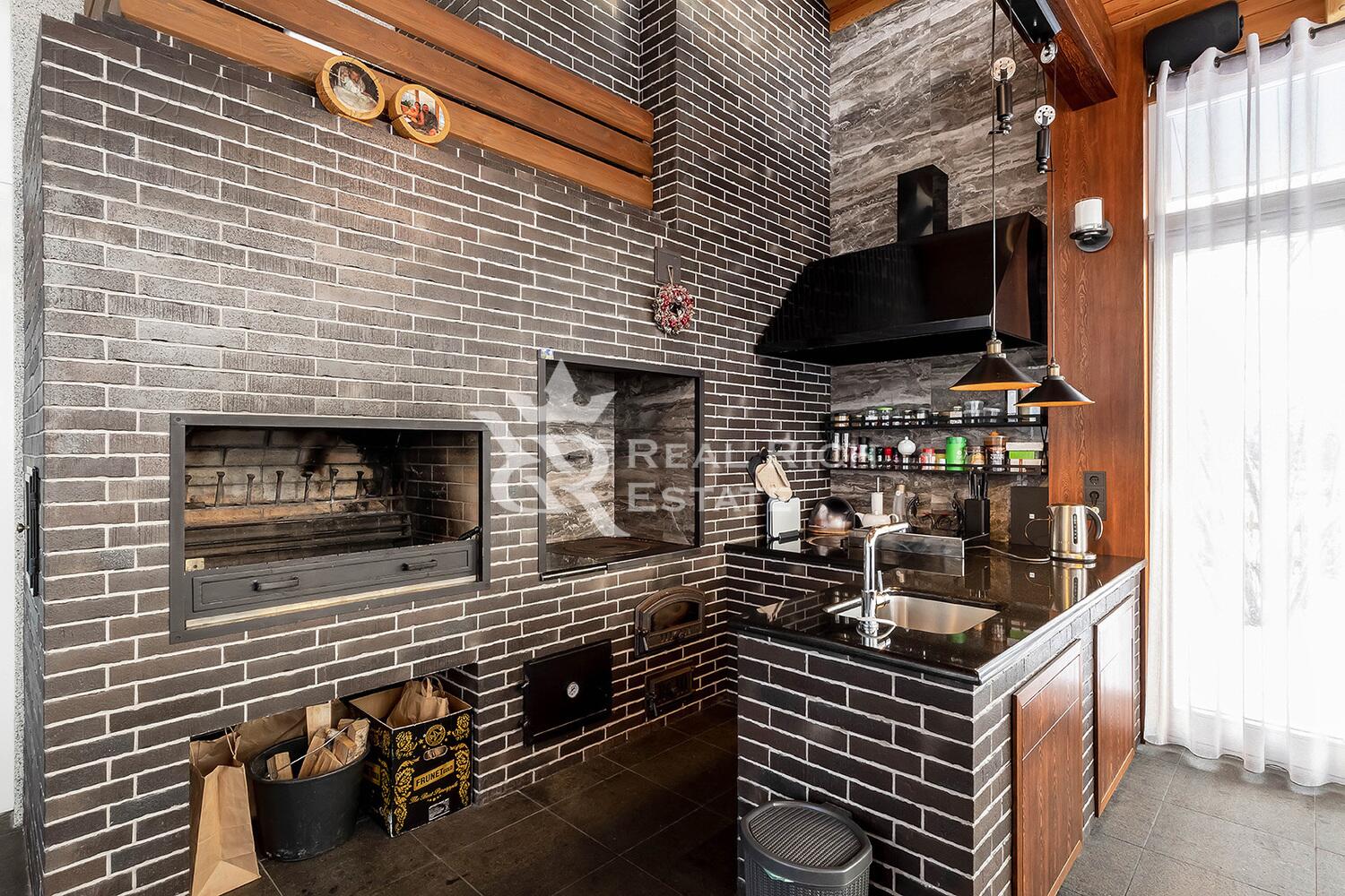 2-этажный коттедж 1 700 м² без отделки