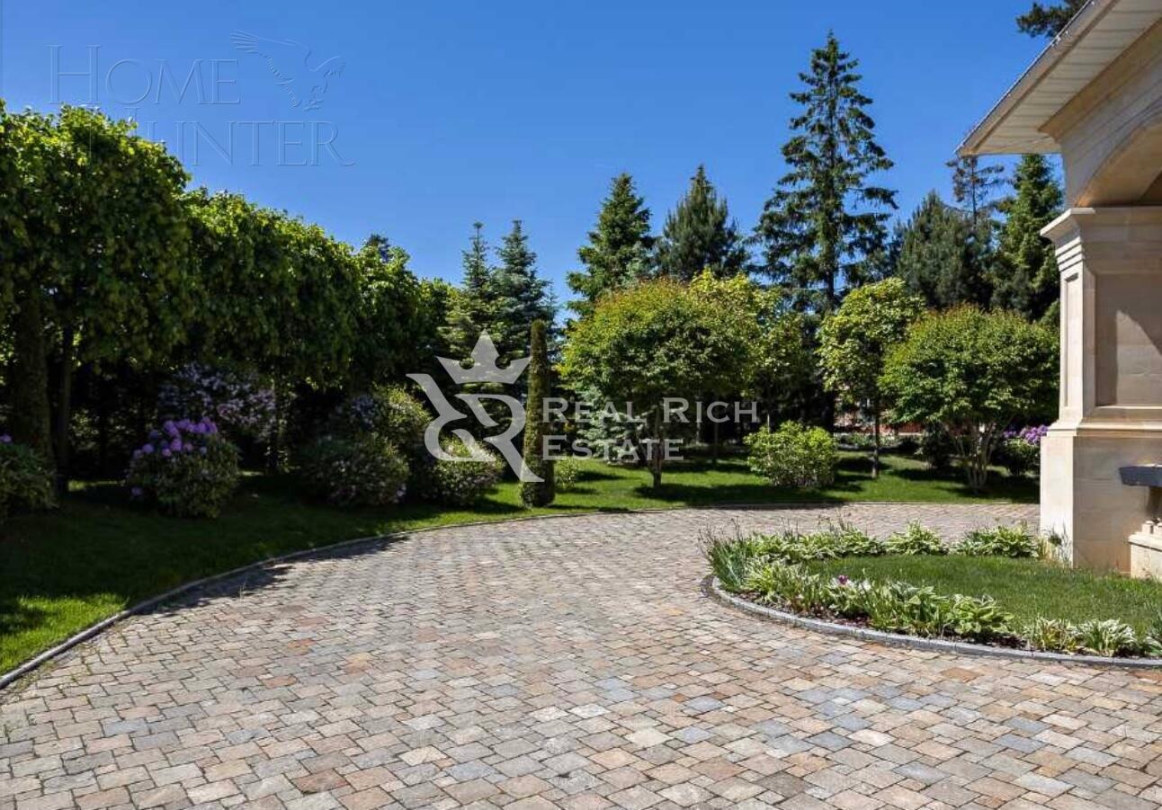 2-этажный коттедж 1 800 м² с отделкой