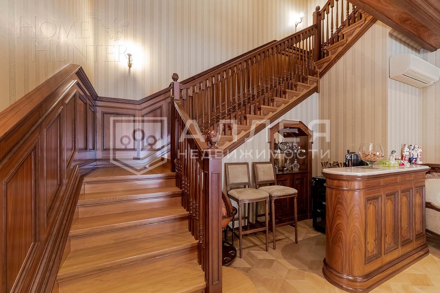 3-этажный коттедж 1 300 м² с отделкой