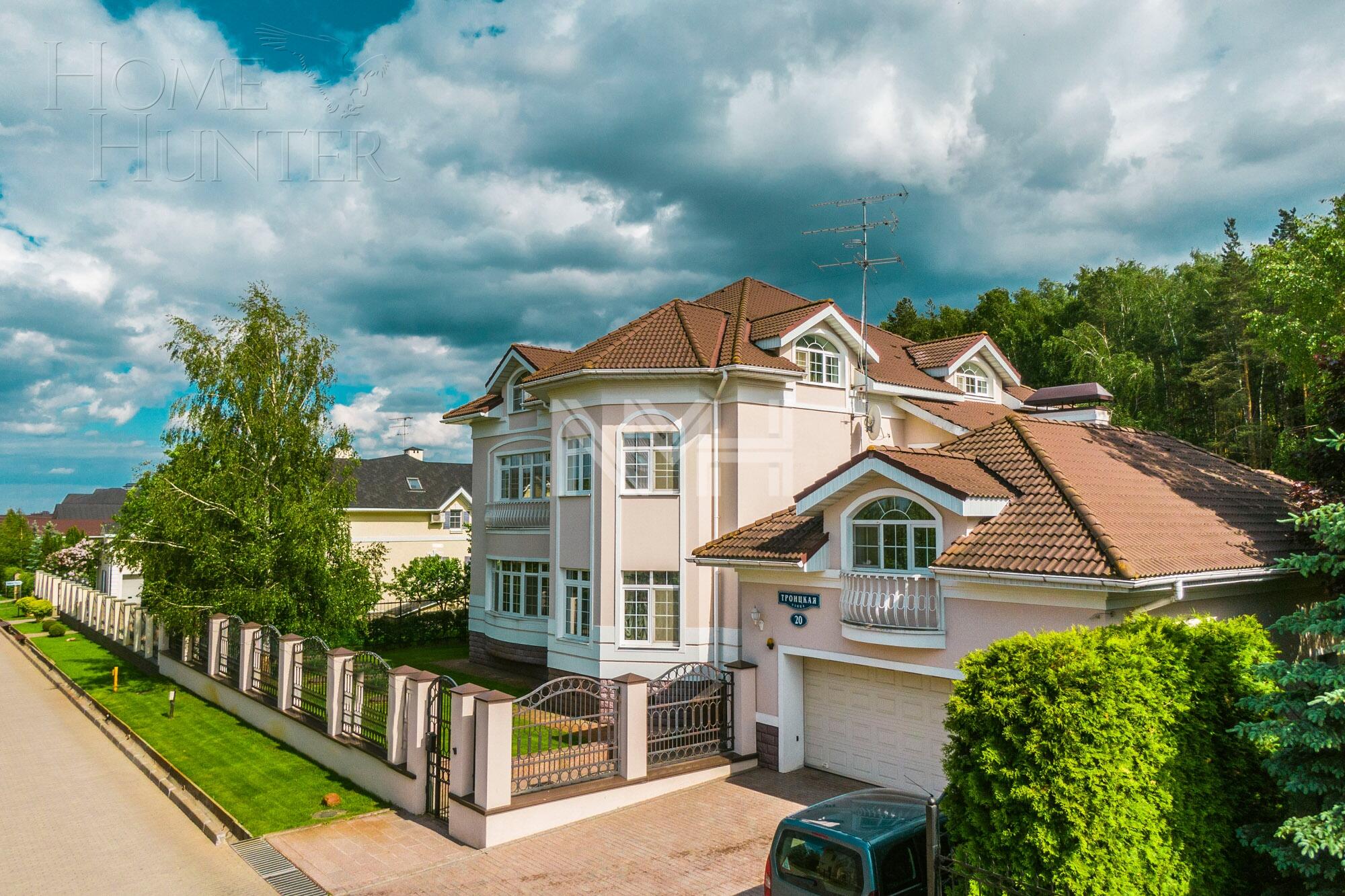 3-этажный коттедж 1 238 м² с отделкой