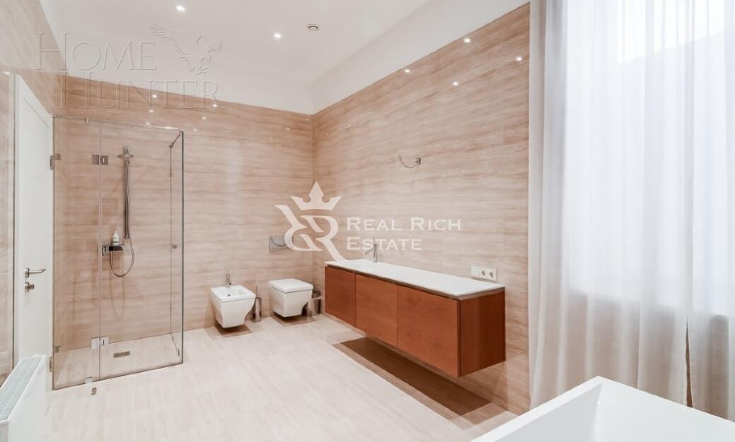 3-этажный коттедж 1 000 м² с отделкой