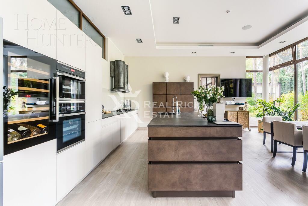 2-этажный коттедж 1 200 м² с отделкой