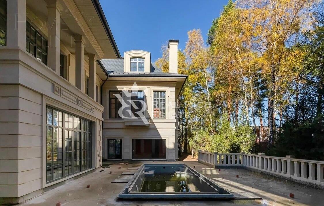 2-этажный коттедж 2 200 м² без отделки