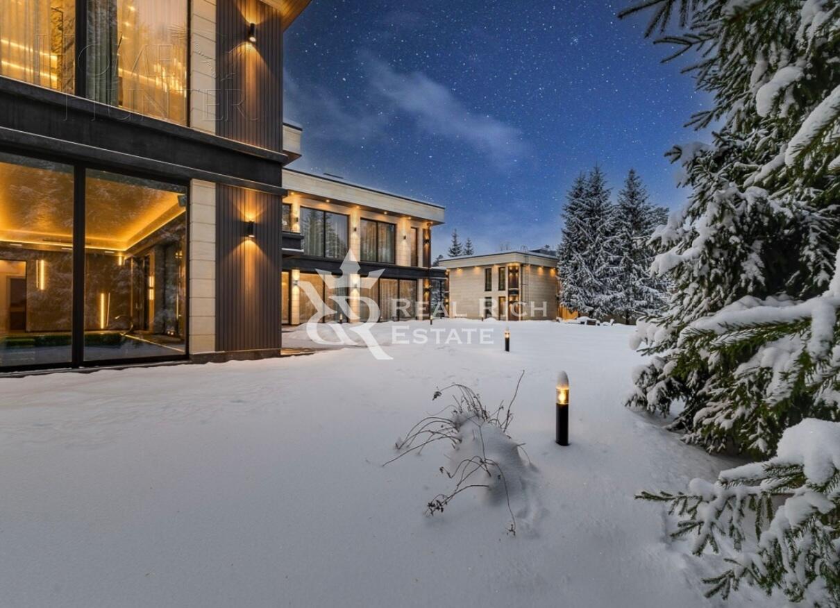 2-этажный коттедж 1 400 м² без отделки