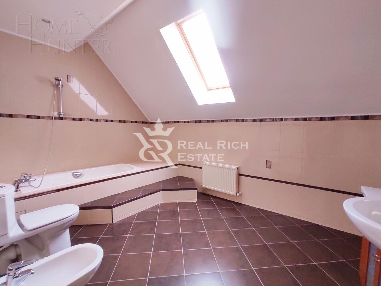 3-этажный коттедж 658 м² с отделкой