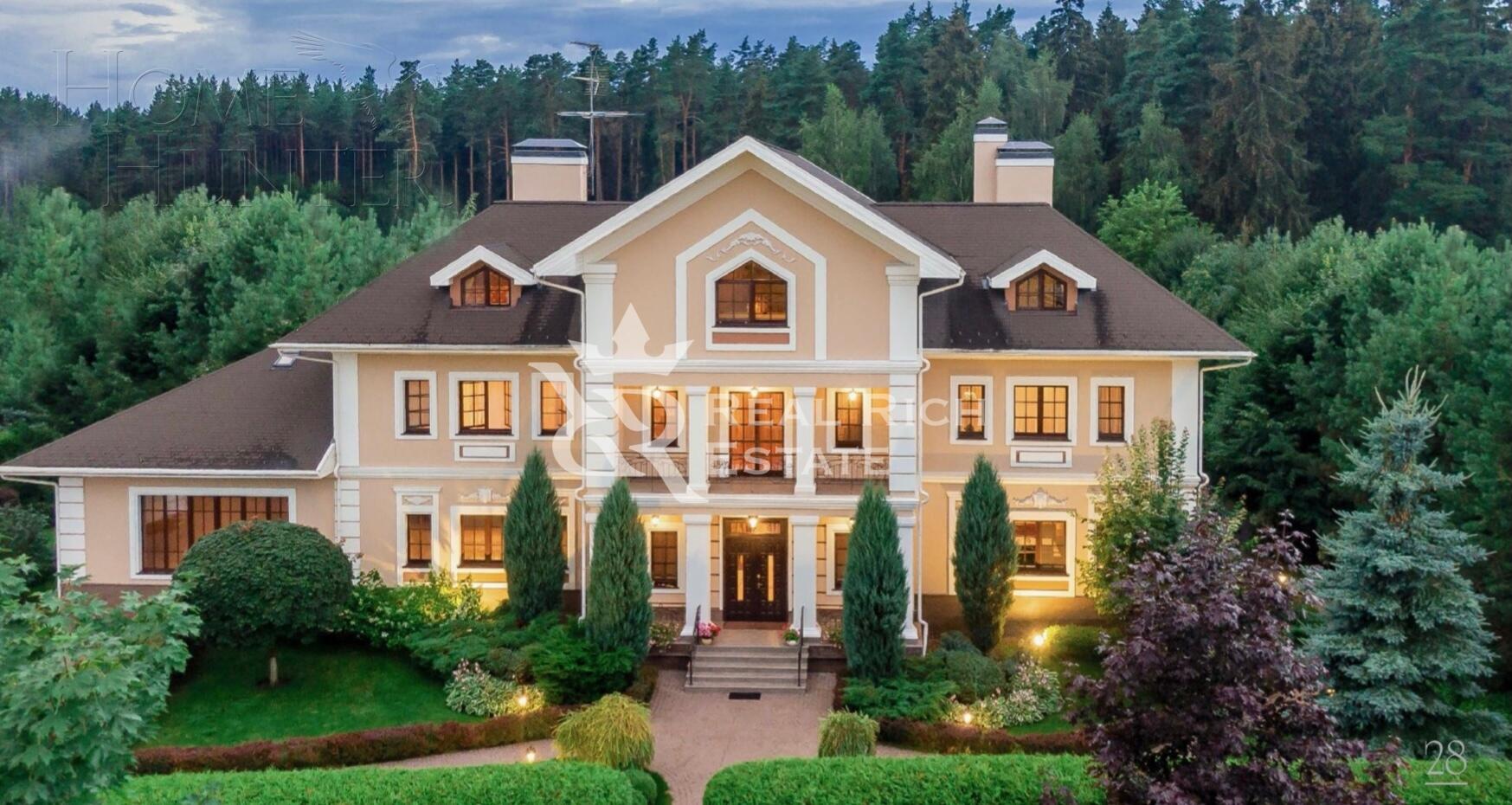 3-этажный коттедж 1 000 м² с отделкой