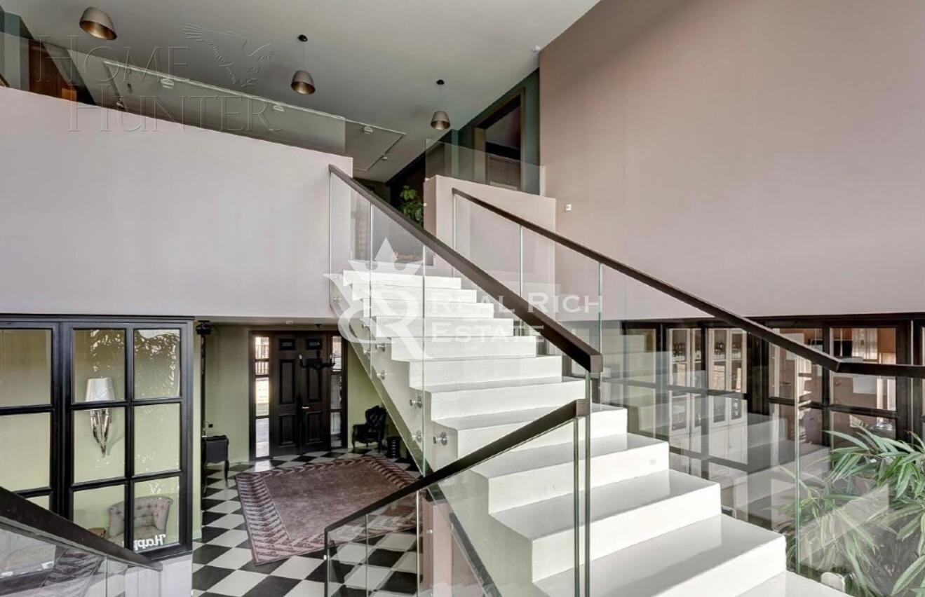 2-этажный коттедж 1 000 м² с отделкой