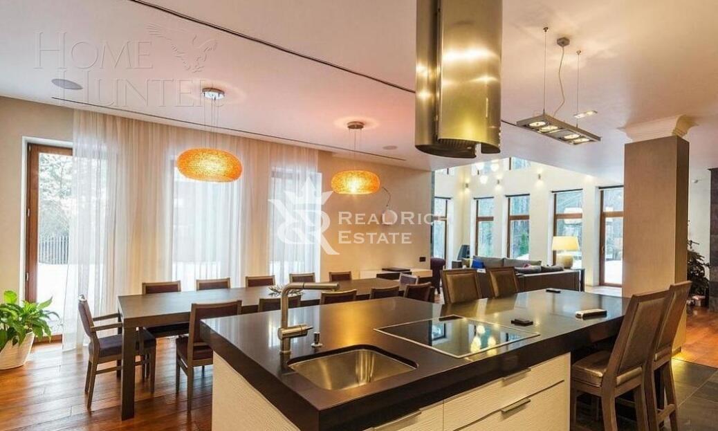 2-этажный коттедж 900 м² с отделкой