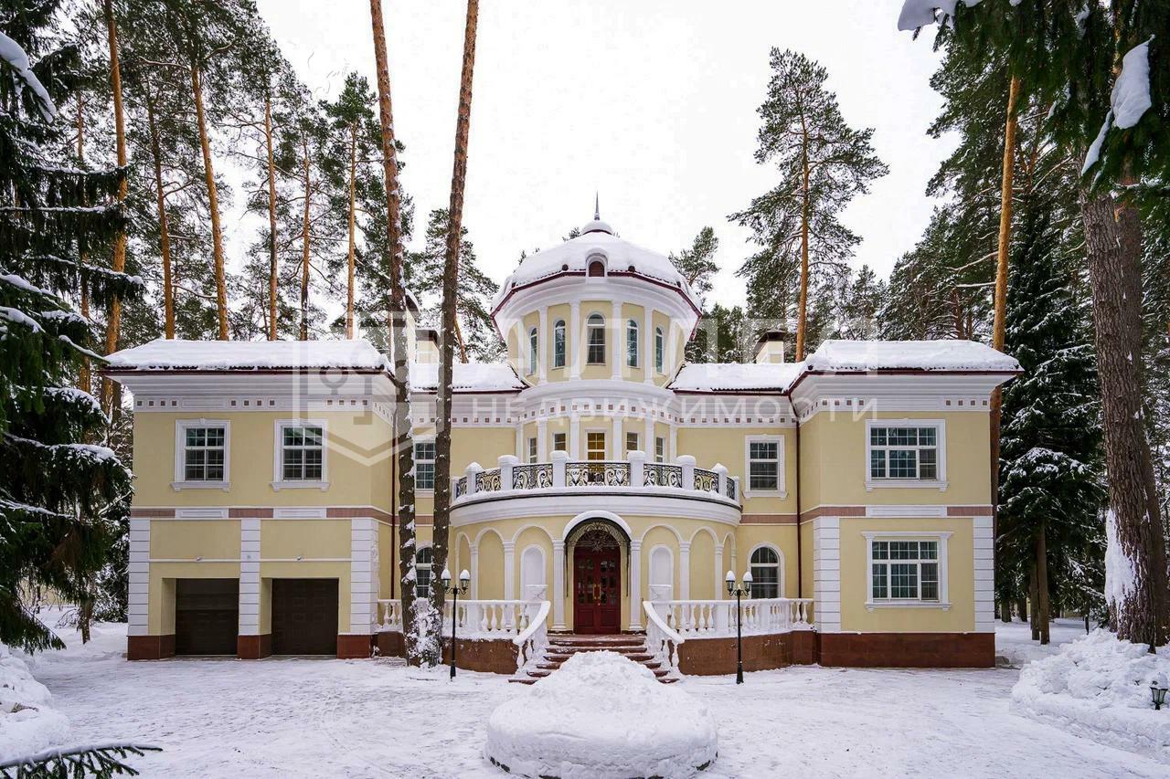 2-этажный коттедж 1 250 м² с отделкой