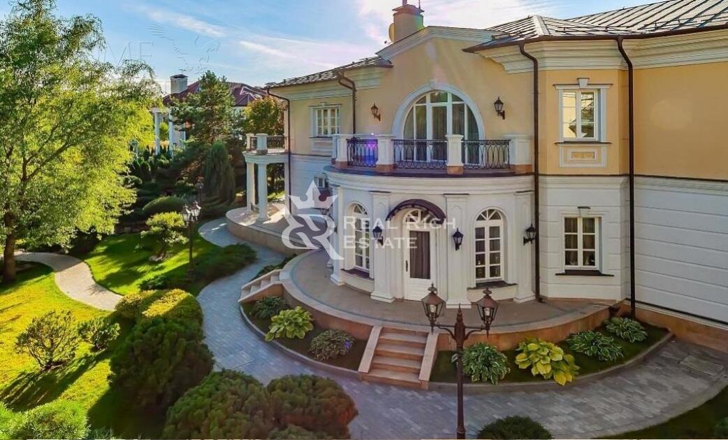 2-этажный коттедж 1 800 м² без отделки