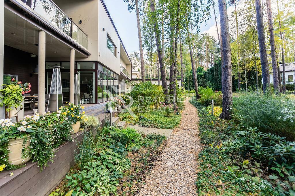 2-этажный коттедж 1 200 м² с отделкой