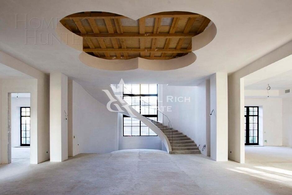 2-этажный коттедж 1 300 м² без отделки