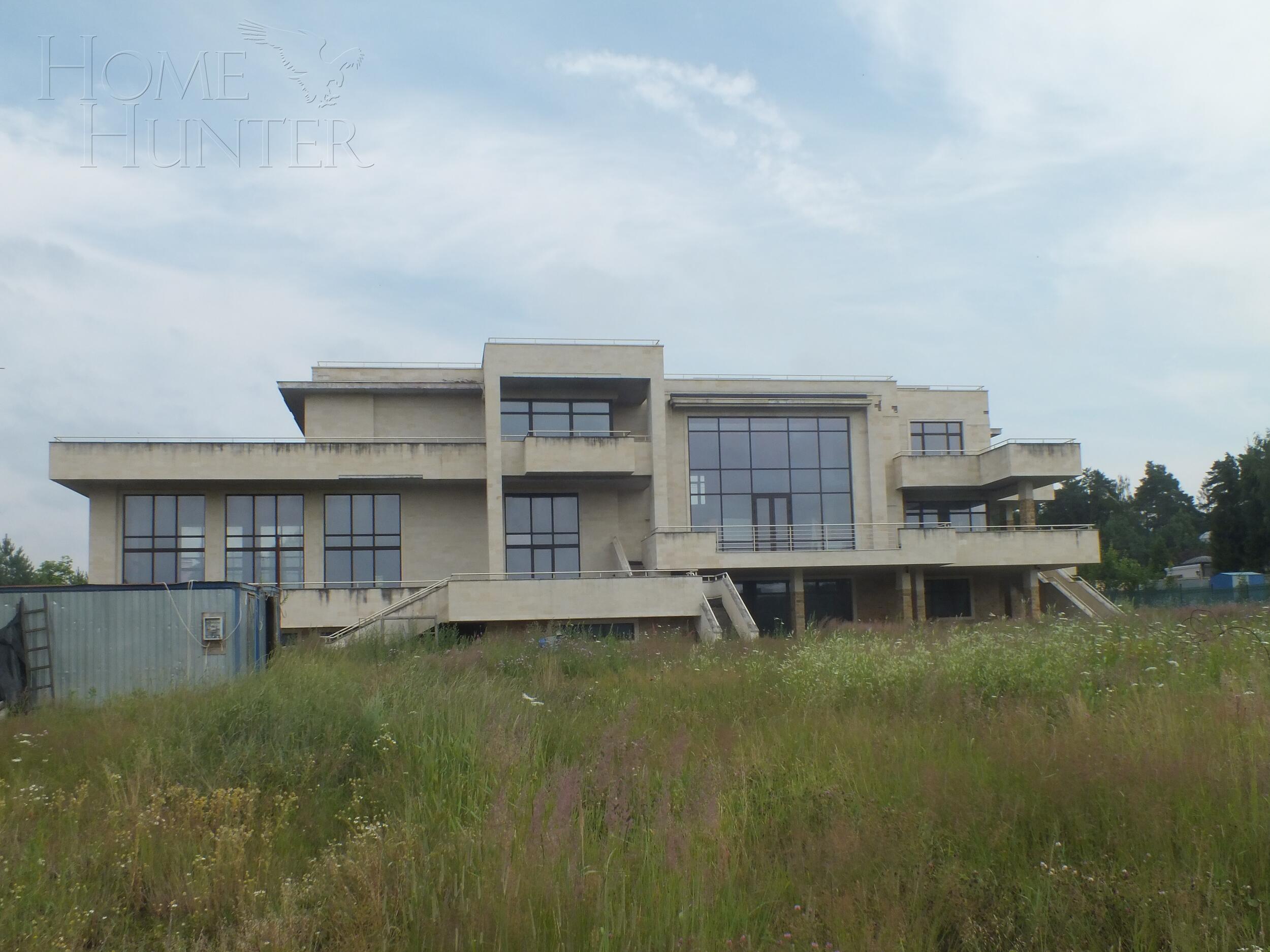 2-этажный коттедж 1 697 м² без отделки