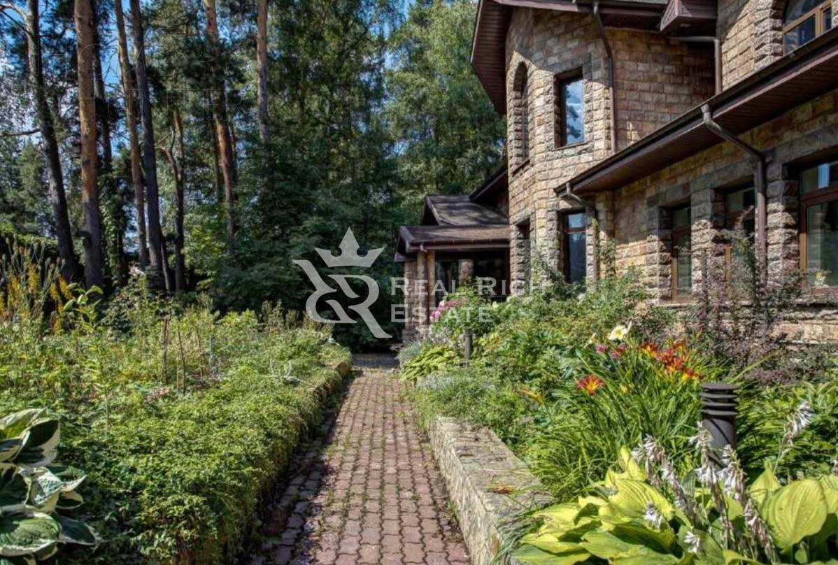 3-этажный коттедж 1 170 м² без отделки