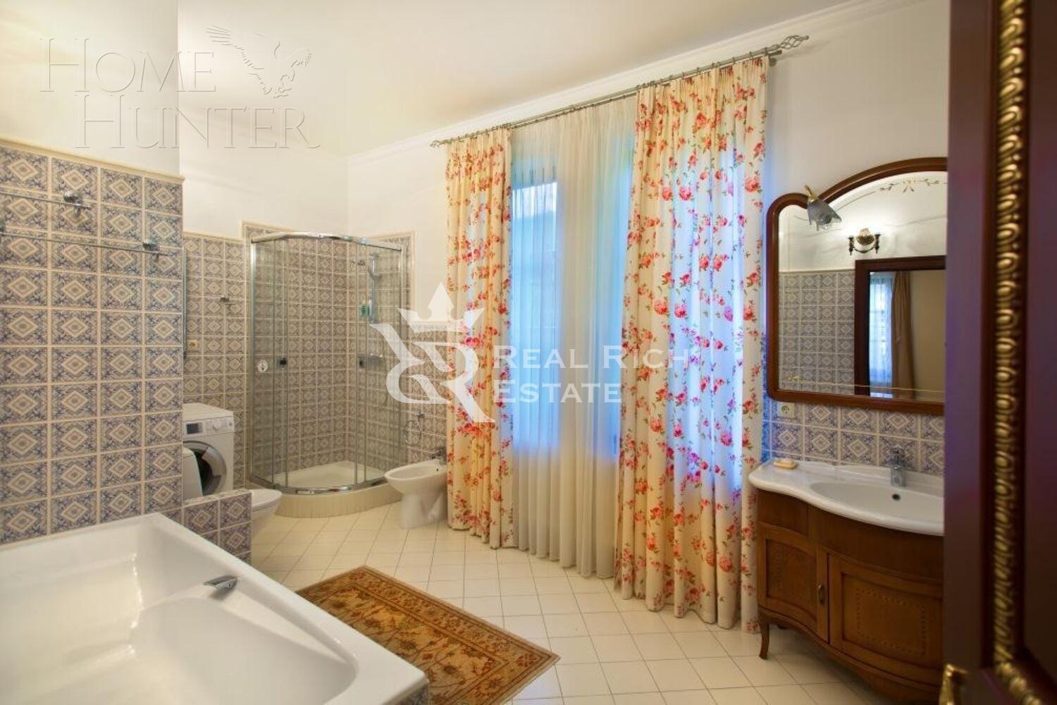 2-этажный коттедж 355 м² с отделкой