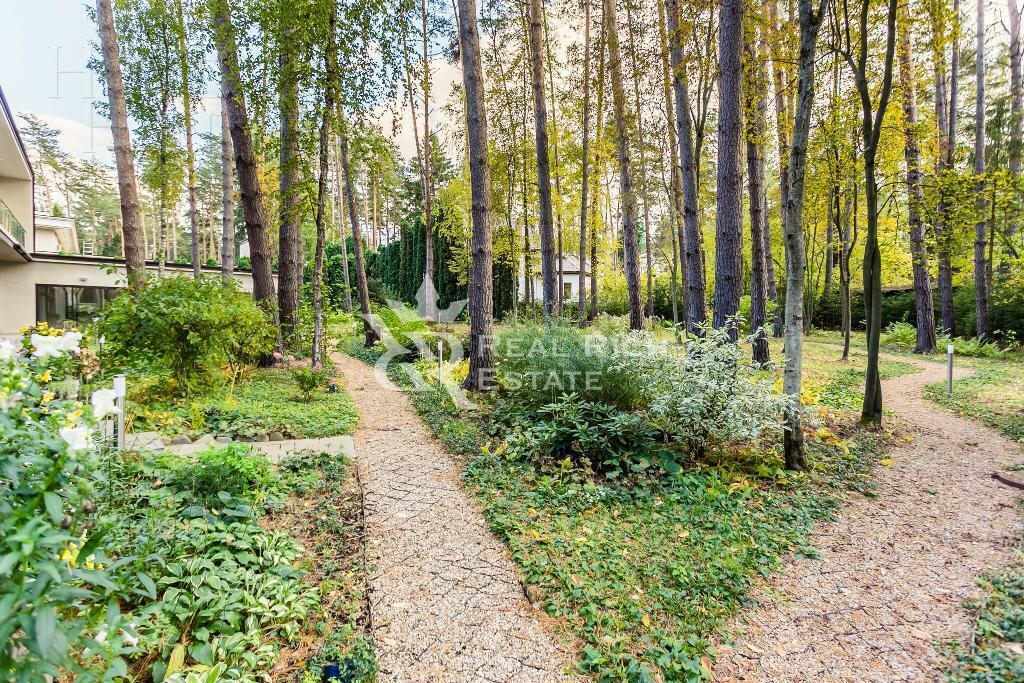 2-этажный коттедж 1 200 м² с отделкой