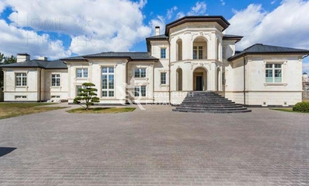 2-этажный коттедж 1 300 м² без отделки