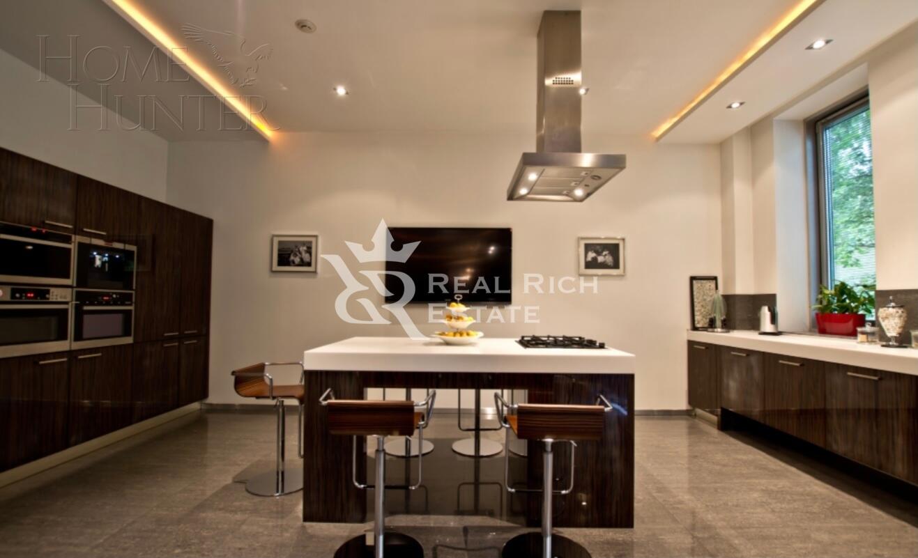 2-этажный коттедж 1 518 м² с отделкой