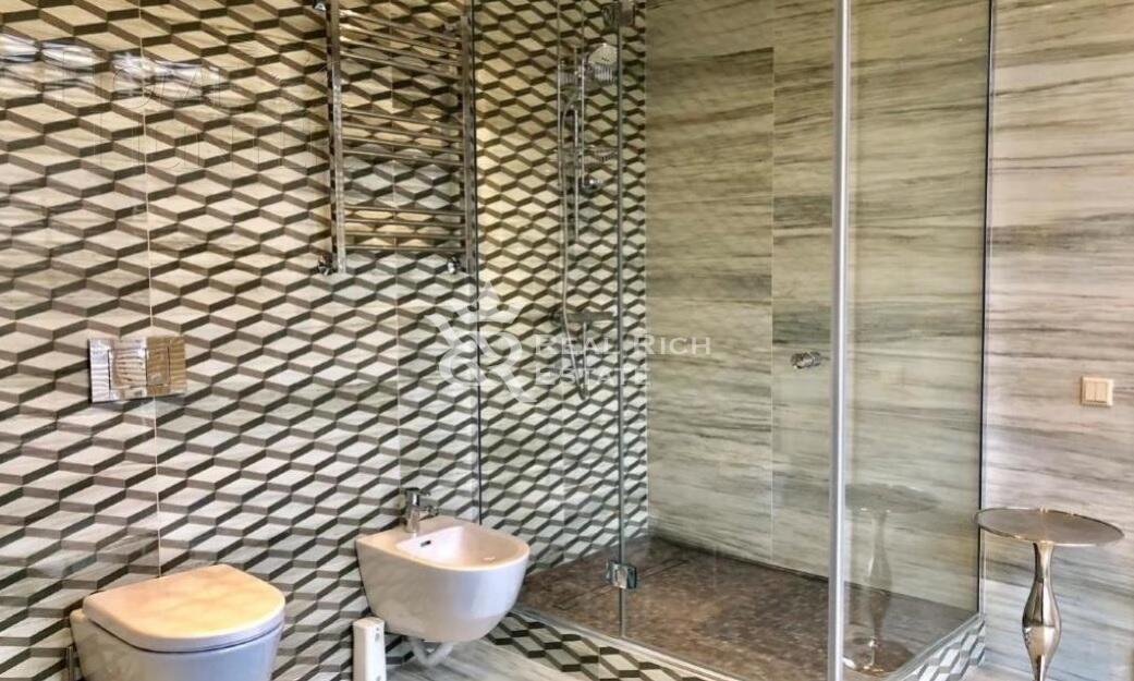 3-этажный таунхаус 291 м² с отделкой