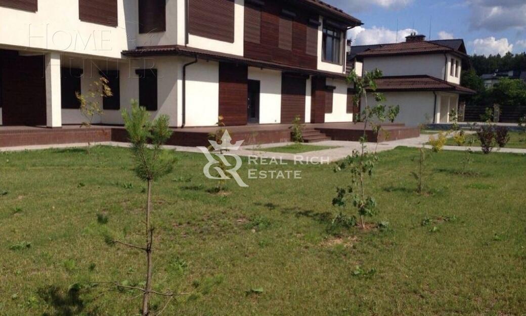 2-этажный коттедж 1 000 м² с отделкой