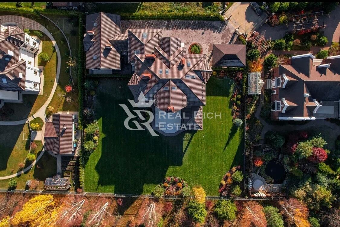 2-этажный коттедж 800 м² с отделкой