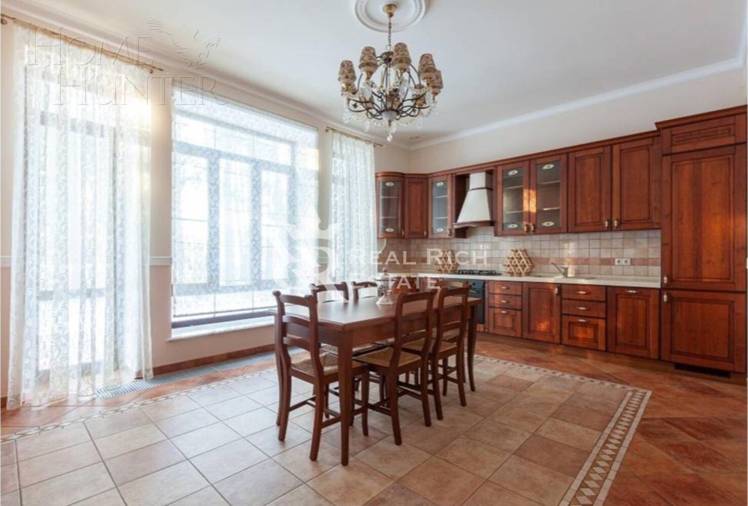 3-этажный коттедж 450 м² с отделкой