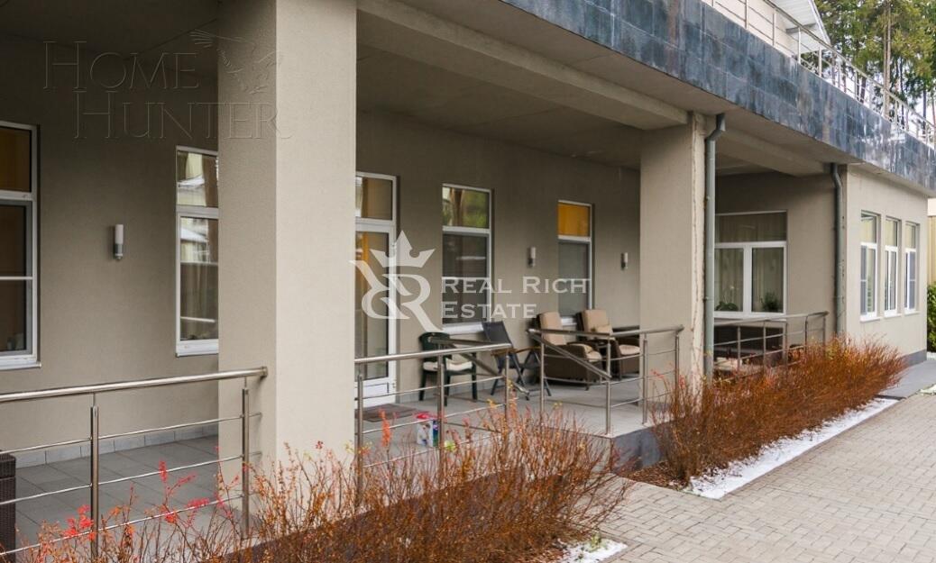 3-этажный коттедж 1 000 м² с отделкой