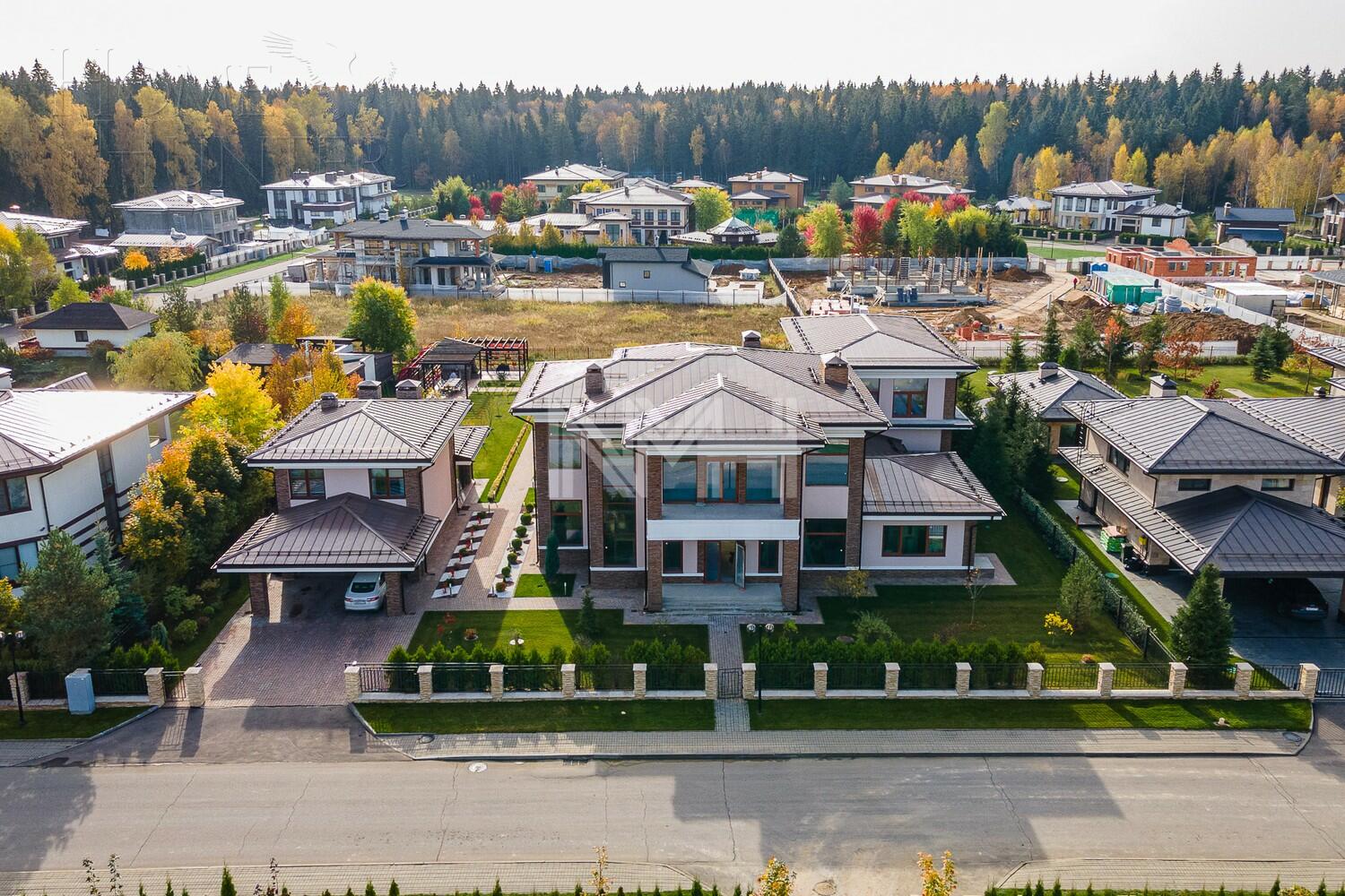 2-этажный коттедж 700 м² без отделки