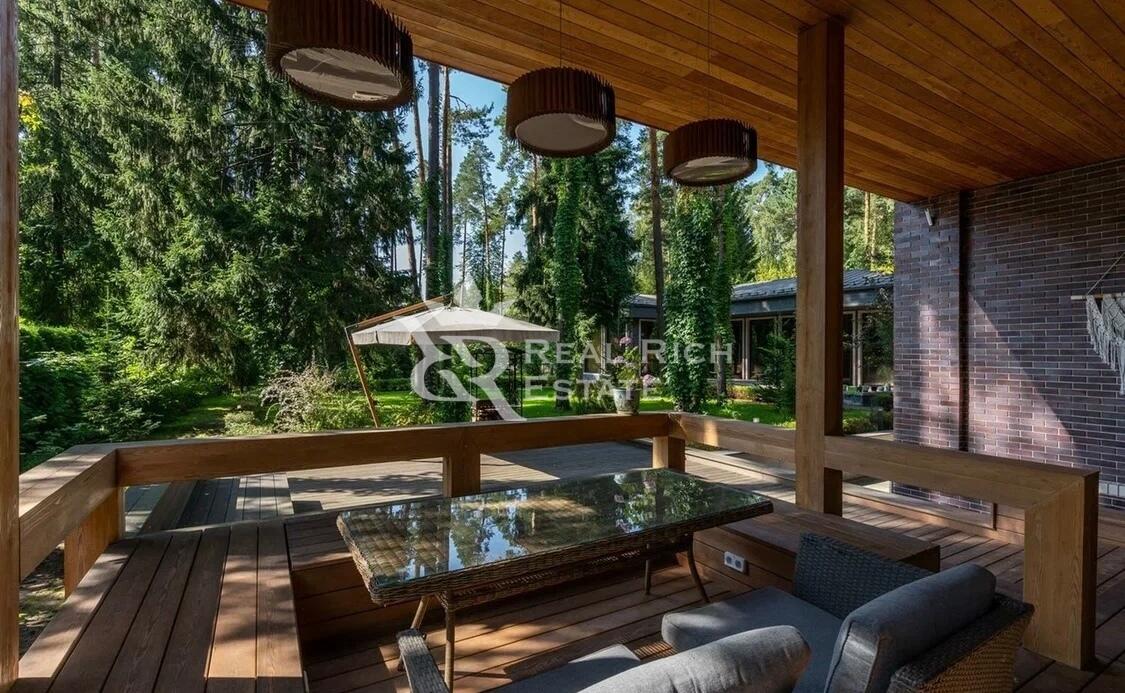 3-этажный коттедж 1 500 м² с отделкой