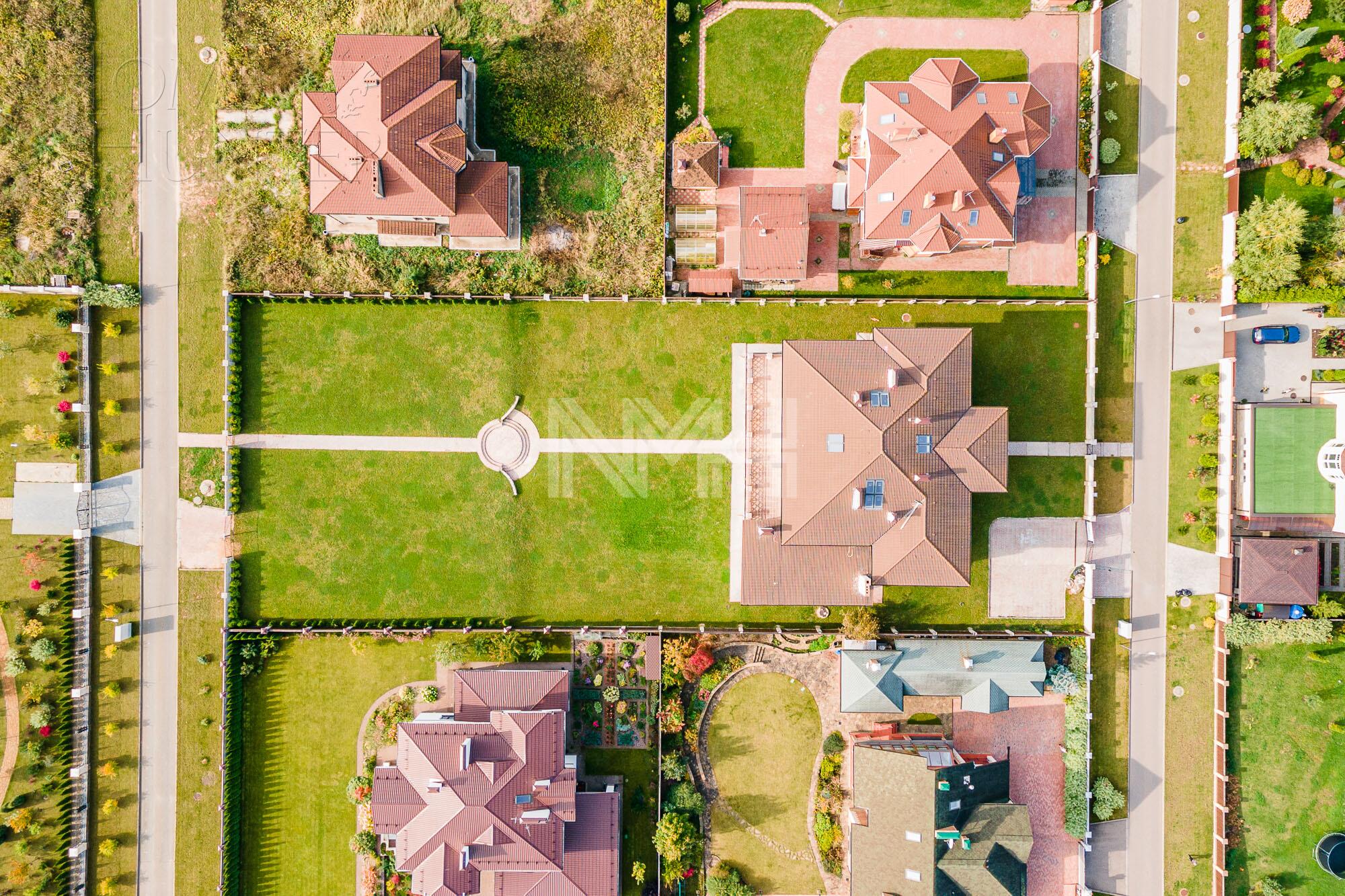 2-этажный коттедж 1 036 м² с отделкой