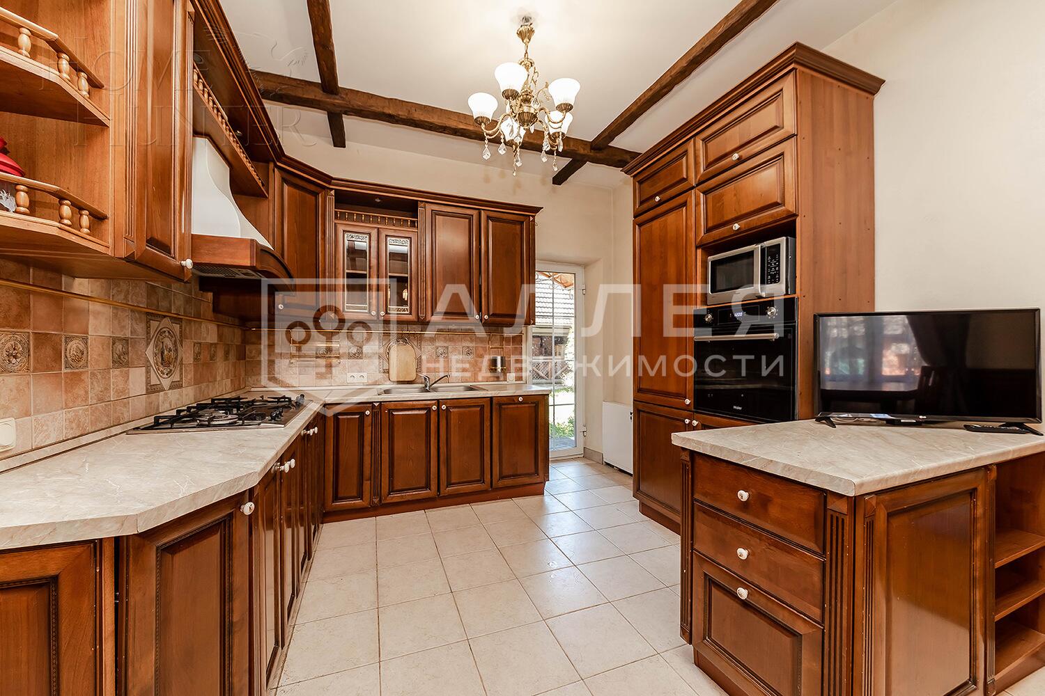 3-этажный коттедж 475 м² с отделкой