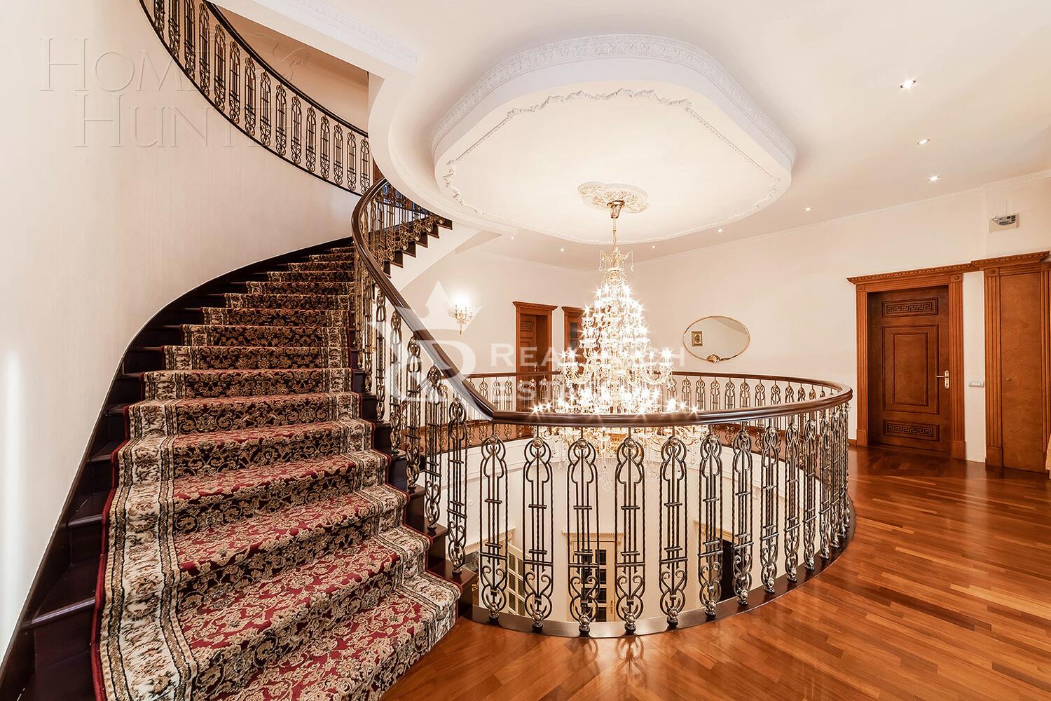 2-этажный коттедж 900 м² с отделкой