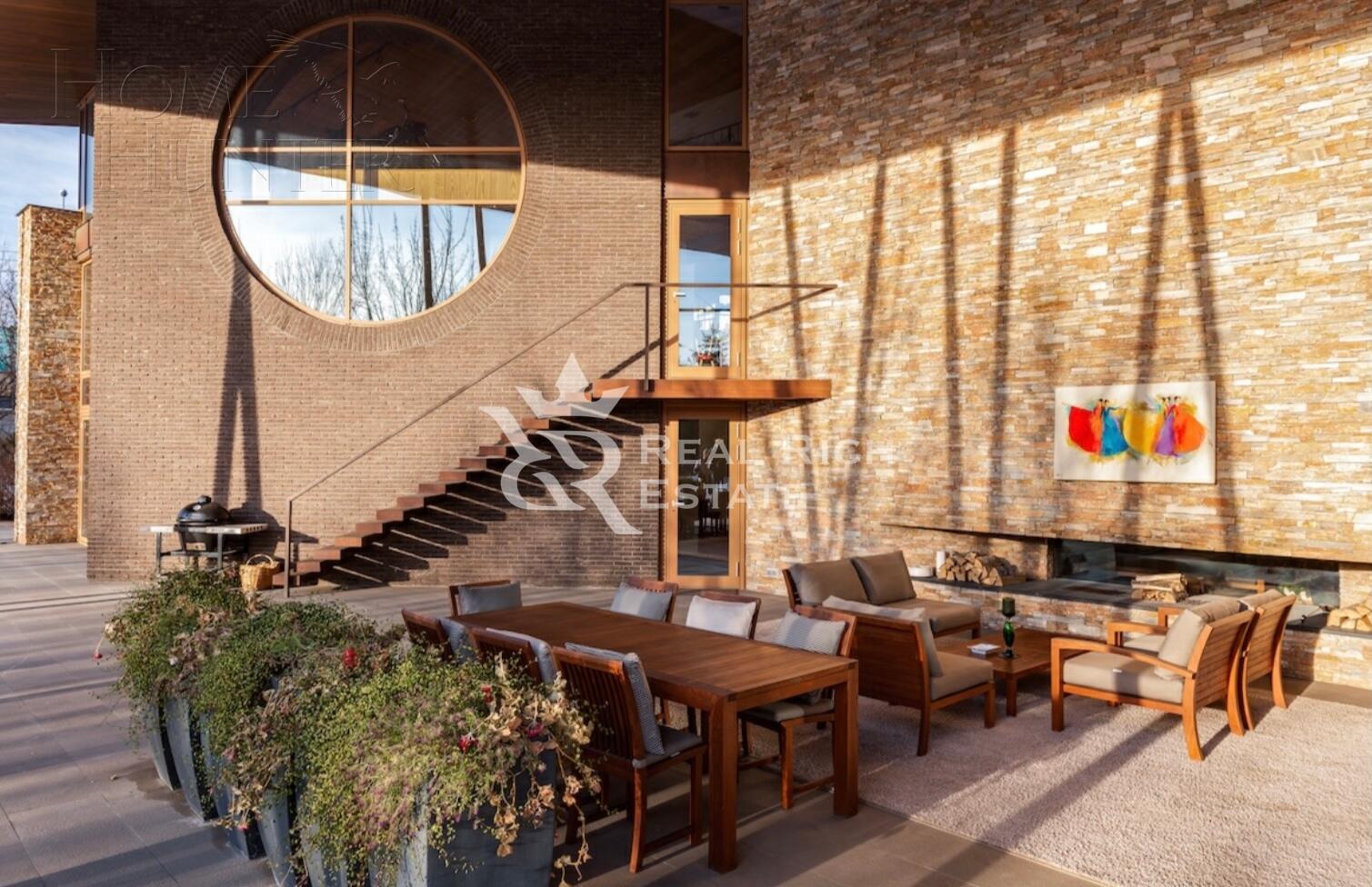 2-этажный коттедж 1 360 м² с отделкой