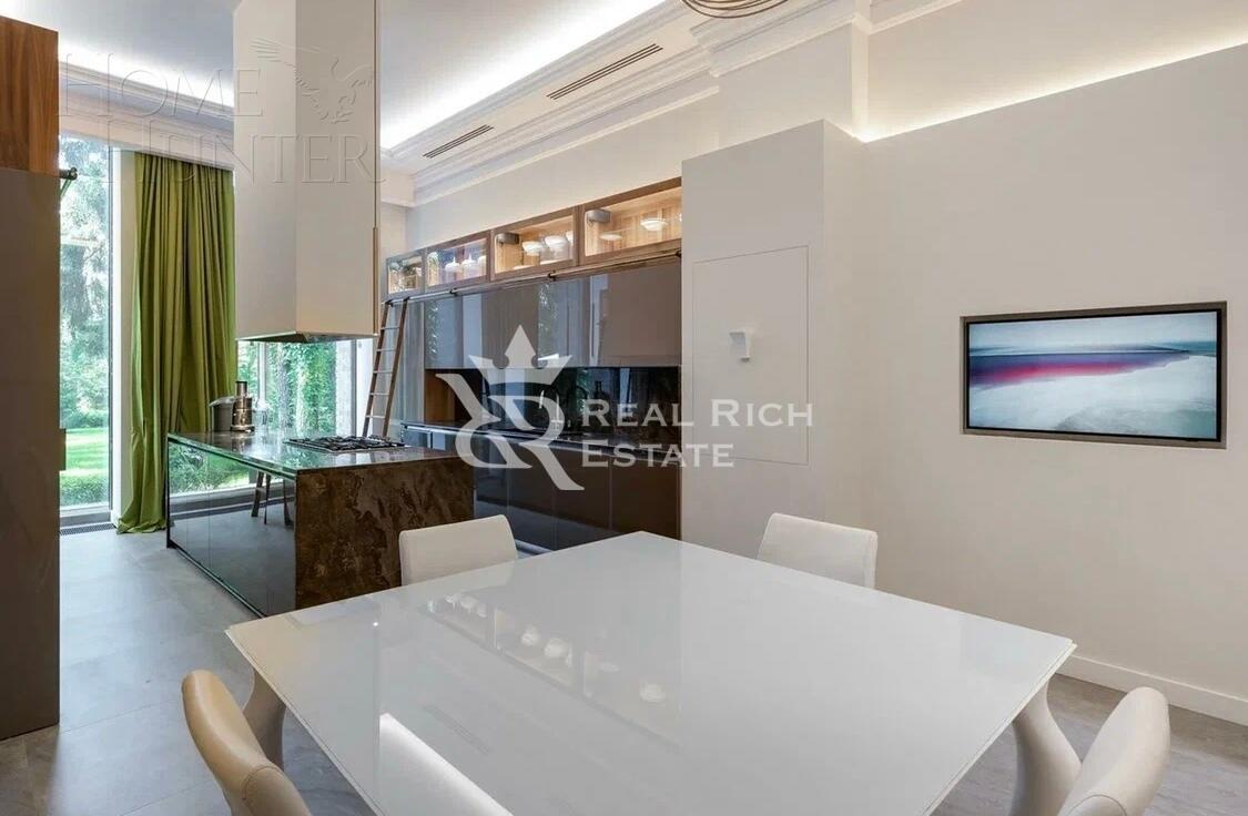 3-этажный коттедж 1 500 м² с отделкой